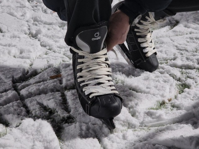 Покататься на коньках теперь можно на стадионе «Труд» в микрорайоне Поселок Пироговский