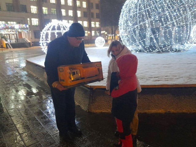 Самосвал для Демьяна: как депутат Мособлдумы исполнил мечту сына героя СВО