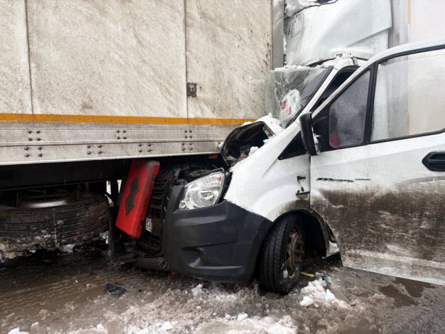 В Луховицах случилось крупное ДТП, одному из водителей потребовалась помощь спасателей