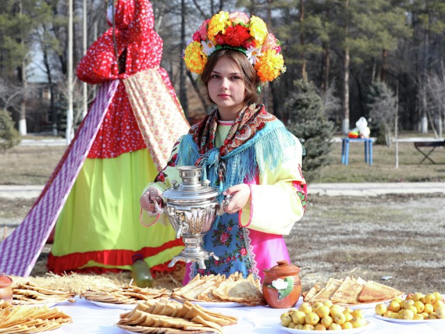 Масленица 2026: точные даты, старинные обряды и 10 лучших начинок для идеальных блинов