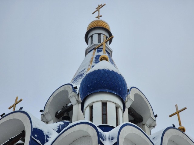 В Королеве установили купель у храма Рождества Пресвятой Богородицы