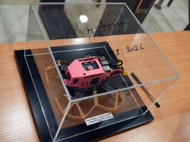 Разработанный подмосковными лицеистами дрон показали президенту