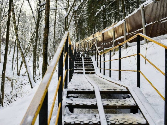На уроки без препятствий: дорогу к гимназии № 23 очистят от снега в кратчайшие сроки