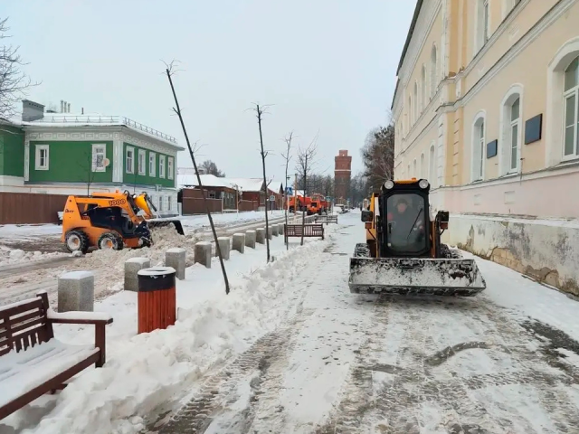 Зарайских коммунальщиков мобилизовали на борьбу с двухсуточным снегопадом