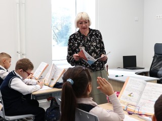 Сколько будут зарабатывать учителя в 2026 году? Расклад по пунктам: оклад, надбавки, программы поддержки