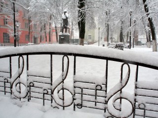 Осторожно, снегопады: желтый уровень погодной опасности объявили в Подмосковье