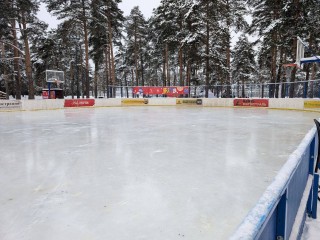 Для катания и игры: в Котельниках заработал бесплатный каток с перспективой хоккейных матчей