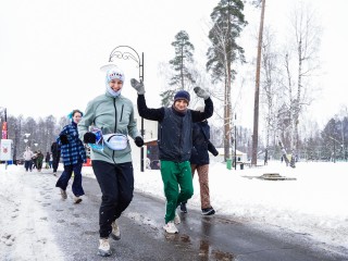 Жители Шатуры отметили Рождество забегом вокруг озера Святое