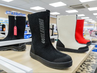 Тренд на комфорт: почему россияне массово отказываются от классики в пользу угг и кроссовок