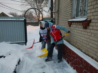 Вместе против снежной стихии: волонтеры поддержали семьи участников СВО