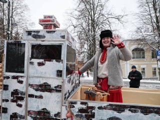 Емеля на самодвижущейся печи открыл фестиваль «День Вален’Ока» в Кашире