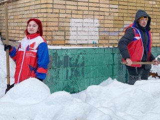 Лопаты в руки: в Ступине волонтеры превратят уборку снега в фитнес