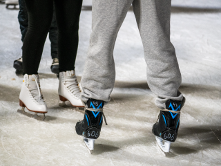 Каток в «Молодежном»: когда можно выйти на лед всей семьей