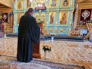 Неловкая ситуация: что делать, если встретили священника на прогулке и не знаете, как поздороваться