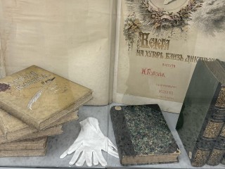 Редкие книги XIX века представили читателям Щуровской библиотеки после ремонта