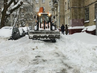 В Одинцовском округе продолжают убирать снег после циклона «Фрэнсис»