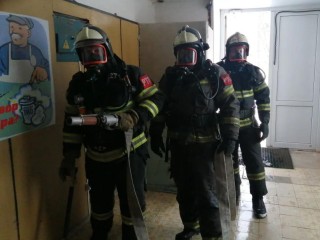 Под контролем каждая деталь: как спасатели отрабатывали действия при пожаре в МФЦ Малино