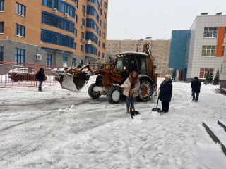 Личный пример: депутаты города вышли на субботник
