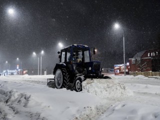 Названы участки дороги, где затруднено движение из-за сильного снегопада