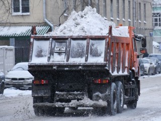 Более 60 единиц техники устраняют последствия снегопада в Балашихе в новогодние праздники