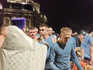 В Главном храме Вооруженных сил России прошли крещенские купания