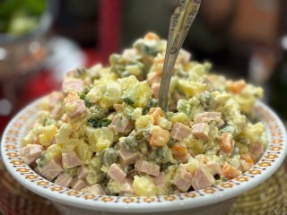 Ваш «прошлогодний» салат — рассадник бактерий: диетолог назвала точную дату, когда его нужно выбросить