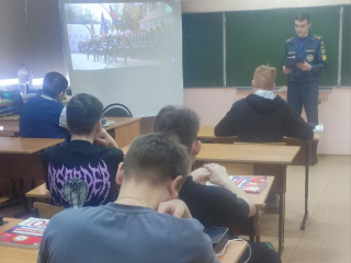 Встреча с курсантом: школьники из Зарайского округа узнали о буднях пожарно-спасательной академии