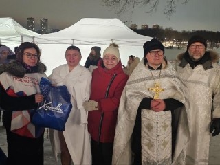 Без суеты и с горячим чаем: как в Химках прошли крещенские купания