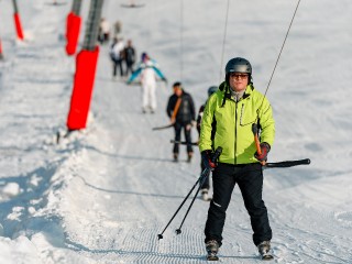 Чтобы отдых не закончился травмой: полный чек-лист от МЧС по безопасности на горнолыжном склоне и зимней рыбалке