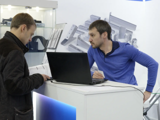 Селфи на пляже и громкие лозунги: как страница в соцсети может оставить вас без работы