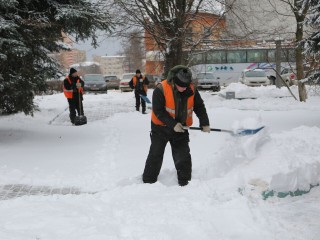 «Сначала трассы, потом дворы»: губернатор обозначил порядок уборки снега в Подмосковье