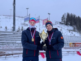 Взлетели выше всех и ушли в отрыв: как подмосковные лыжники покорили трамплин и выиграли гонку