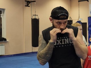 Опытный тренер и чемпион воспитывает новое поколение боксеров в Лобне