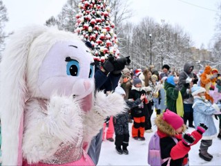 Сотни сказочных персонажей на одном километре: в Ступине провели уникальный новогодний забег