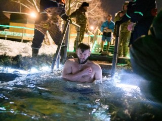 Ночь веры и огня: как прошли крещенские купания в Лыткарине