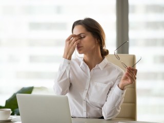 «Да, он меня бесит»: что делать с коллегой, который раздражает