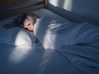 Сбитый режим сна — путь к старению: что происходит в организме при хаосе графиков