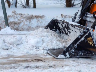В Солнечногорске продолжается комплексная уборка снега во дворах