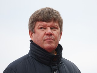 Bentley за победу: журналист Губерниев пообещал подарить лыжнику Большунову премиальное авто