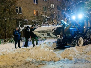 Субботник по‑соседски: жители Лыткарина вышли на расчистку дворов после сильных снегопадов