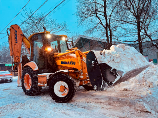 Более 400 коммунальщиков расчищают улицы и дворы Королева после снегопада