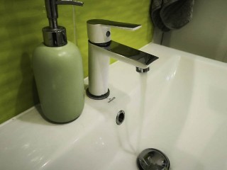 Жителям дома на Молодежной улице вернули горячую воду после повторного порыва