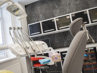 Как сохранить здоровье зубов в период длительных выходных: рекомендации врача