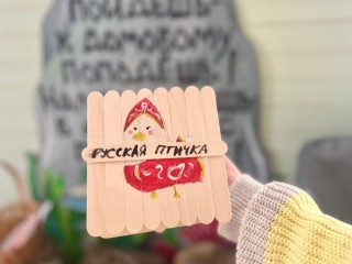 Расписные кормушки для птиц смастерили участники эко-лектория в Бронницах