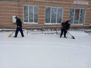 Можайские студенты вышли на уборку снега