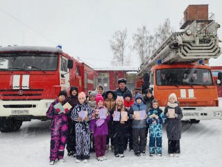 В гости к пожарным и спасателям: луховицкие школьники узнали о работе в МЧС