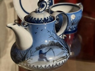 Серпуховский музей приглашает полюбоваться зимними пейзажами Подмосковья в фарфоровых работах Анны Правиковой