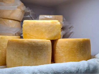 Чем гурманы начали заменять сливочное масло и что происходит с колбасой