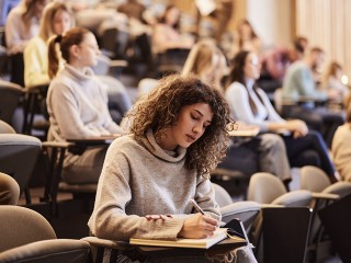 День студента 2026: когда кричать «Халява, приди!» и что подарить на Татьянин день