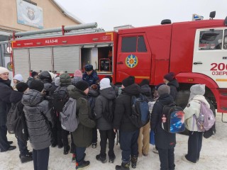 Профессия — спасать: коломенские школьники узнали о буднях пожарных и их технике